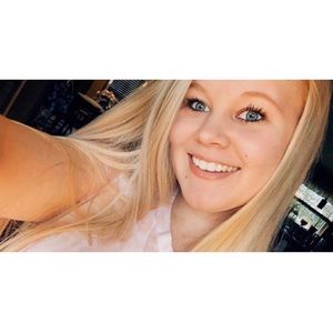 Meet your Posher, Alexis